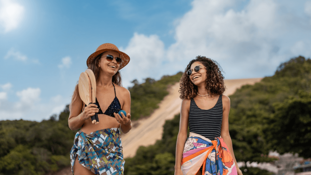 duas mulheres praia natal